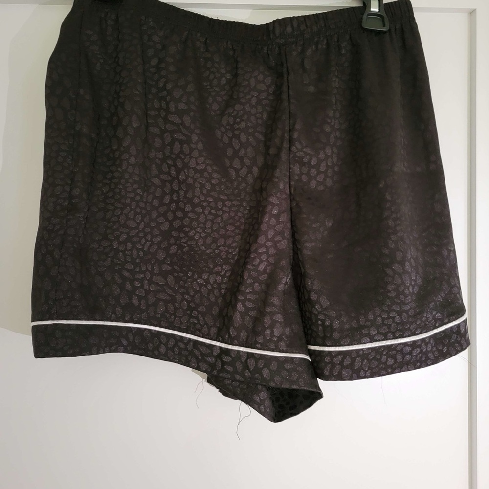 BGBG MAX AZRIA black button up shorts pajama set w/ animal spot print pattern - Picture 9 of 14